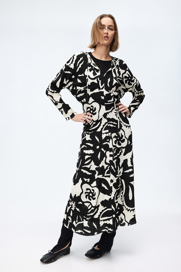 H&M Tapered-waist Dress Black/floral