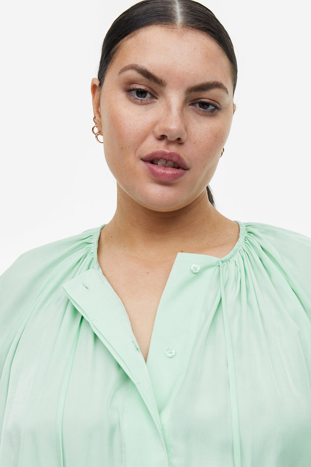 H&M Bluse in Oversize-Passform Hellgrün