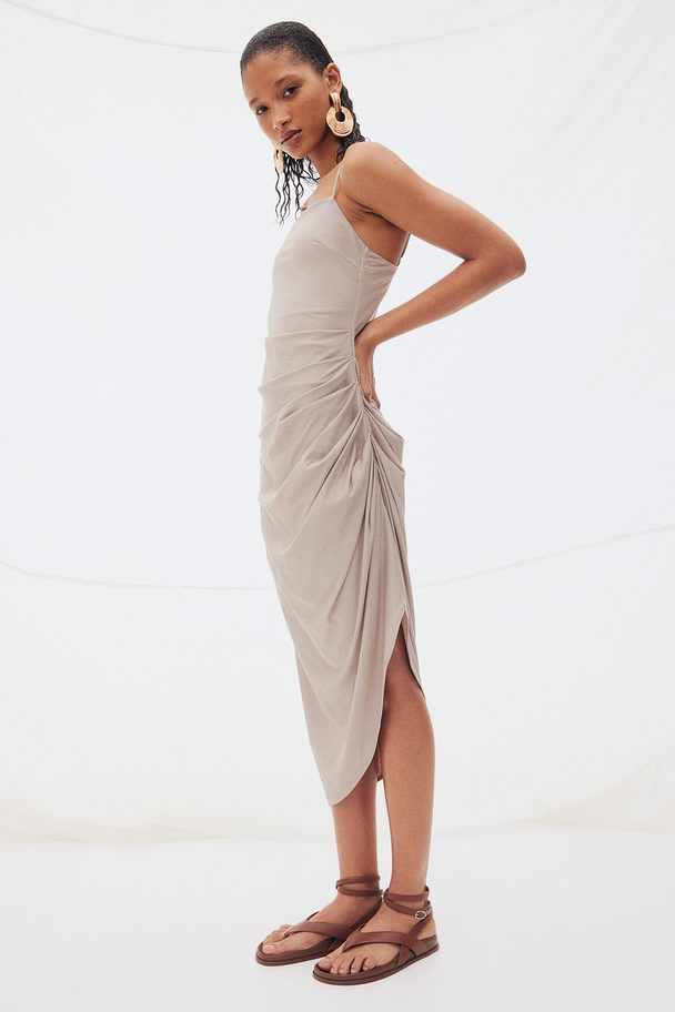 H&M Asymmetrisches Kleid mit Drapierung Helles Taupe