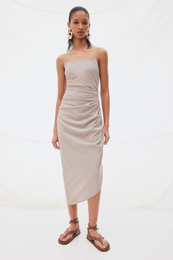 H&M Asymmetrisches Kleid mit Drapierung Helles Taupe