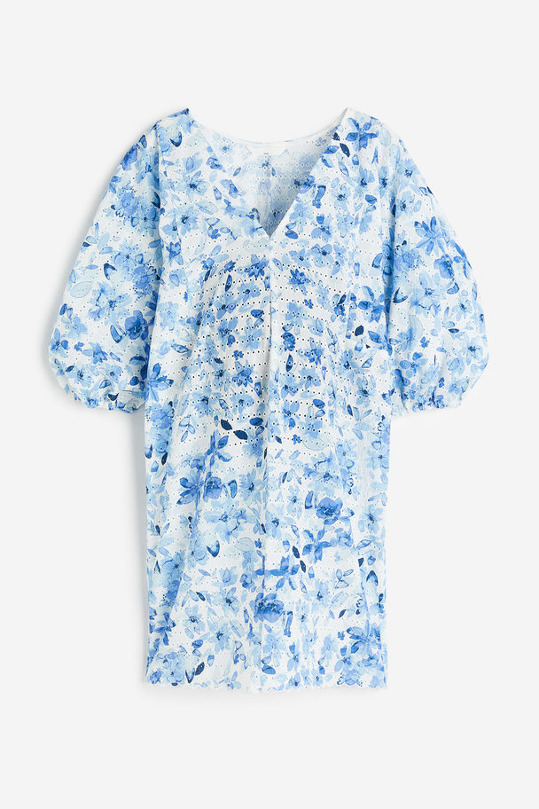 H&M MAMA Kleid mit Broderie Anglaise Weiß/Blau geblümt