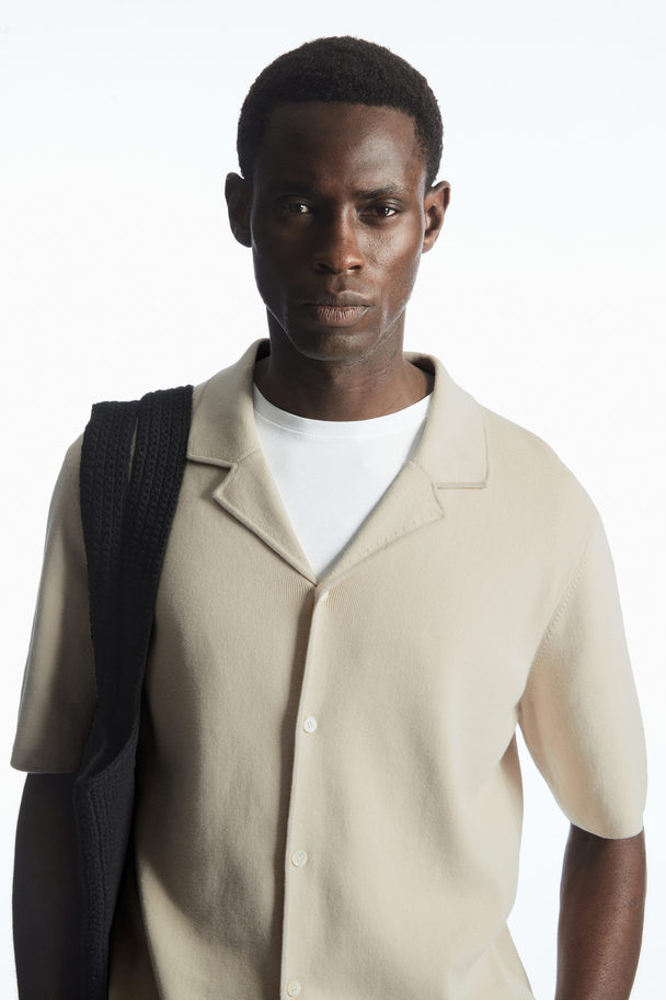 COS Minimalistisk Stickad Skjorta Stenfärgad
