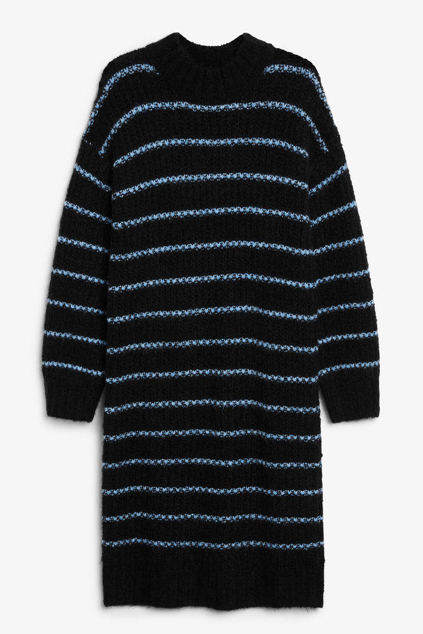 Monki Schwarz gestreiftes Oversize-Strickkleid in Midilänge Schwarz mit blauen Streifen