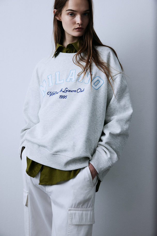 H&M Sweatshirt mit Print Hellgraumeliert/Milano