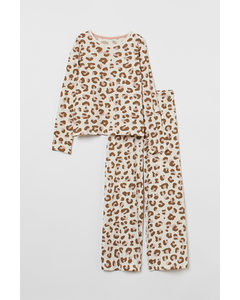 Schlafanzug mit weitem Bein Naturweiß/Leopardenmuster