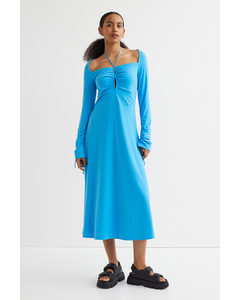 Cut Out-klänning Med Halterneck Azurblå
