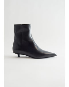 Soft Flat Pointy Boots Black