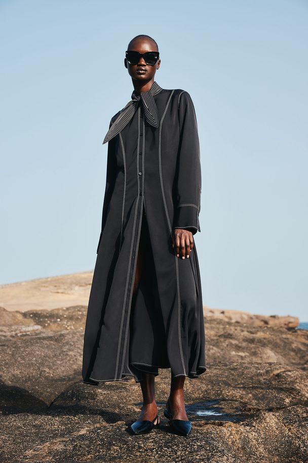 H&M Scarf-collared Twill Dress Black