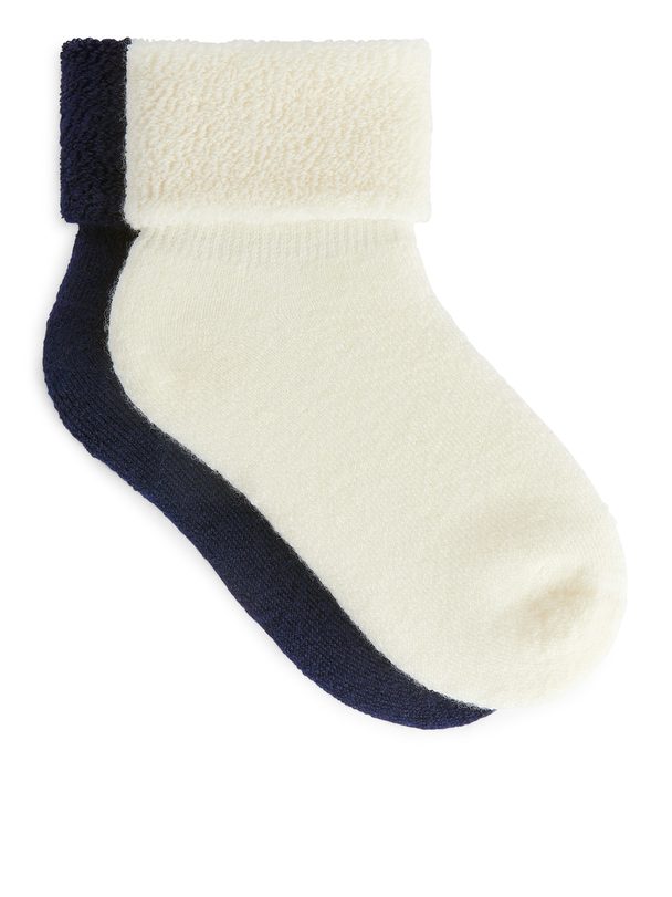 ARKET Socken aus Wollfrottee Cremeweiß/Grau