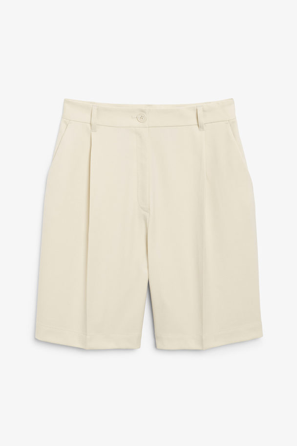 Monki Bermuda Shorts Cream