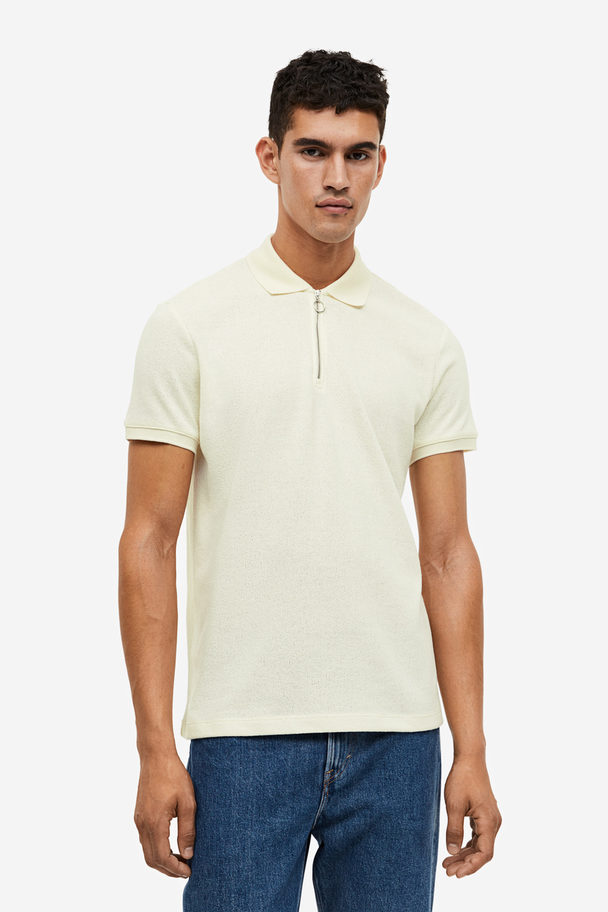 H&M Poloshirt mit Zipper in Regular Fit Cremefarben