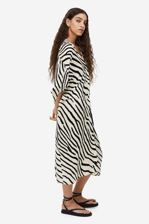 H&M Oversized Kaftan Dress Natural White/zebra Print