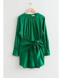 Kjole I Satin Med Bindebånd I Taljen Smaragd Grøn