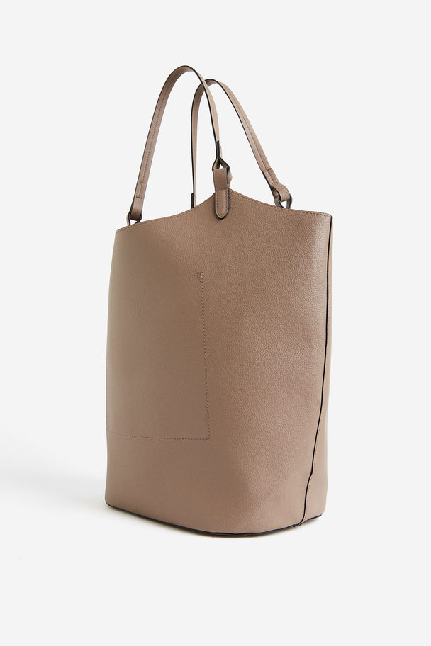 H&M Shopper mit Beschichtung Dunkelbeige