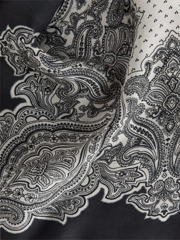 ARKET Paisley Print Sarong White/black