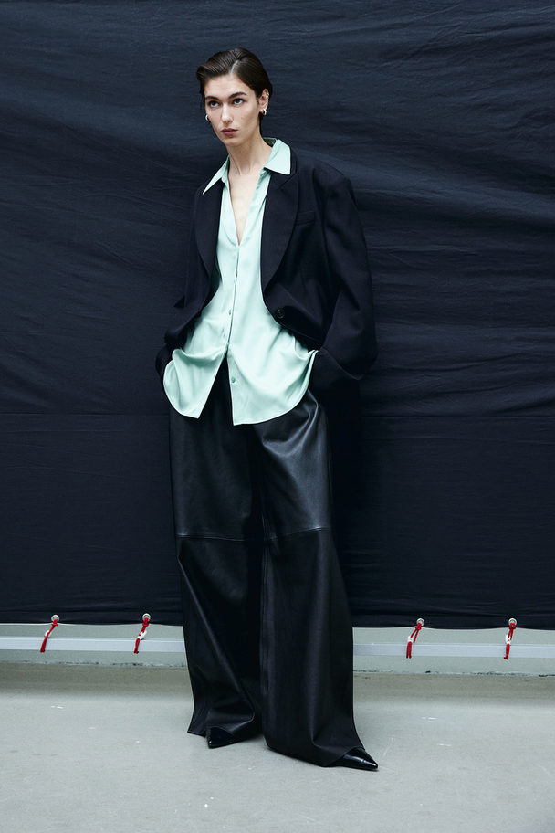 H&M Bluse mit V-Ausschnitt Helles Mattgrün