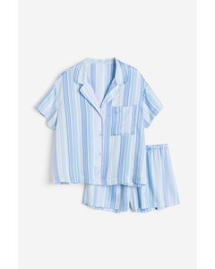 Pyjama mit Oberteil und Shorts Hellblau/Gestreift