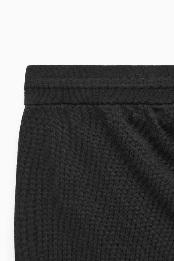 COS Minimal Knitted Shorts Black