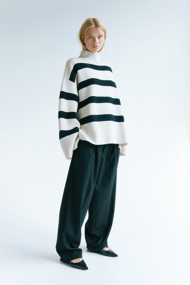 H&M Oversized Pullover mit Turtleneck Naturweiß/Gestreift