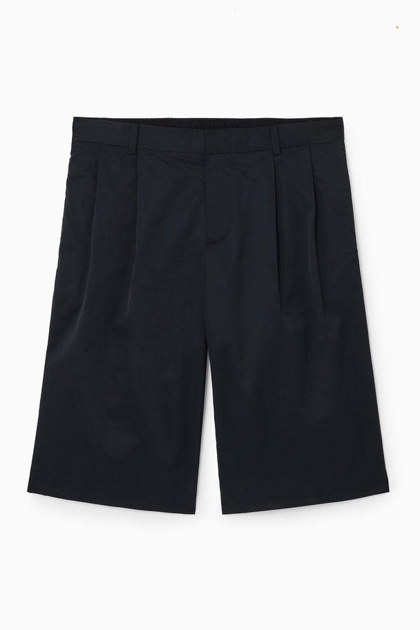 COS LANGE SHORTS AUS NYLON DUNKLES NAVYBLAU