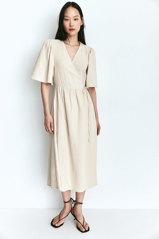 H&M Wickelkleid aus Musselin Hellbeige