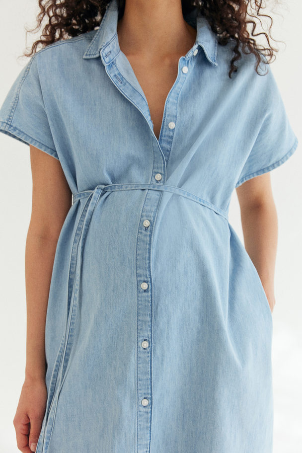 H&M Mama Denim Jurk Met Strikceintuurtje Licht Denimblauw