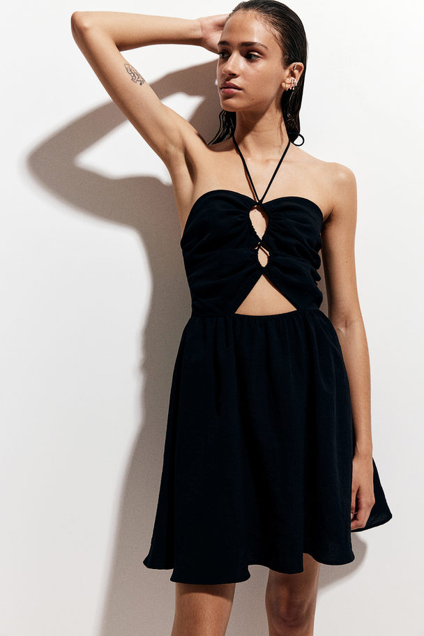 H&M Kleid mit ausgestelltem Rock und Cut-outs Schwarz