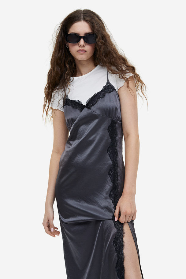 H&M Slip In-kjole I Sateng Med Blondekant Mørk Grå