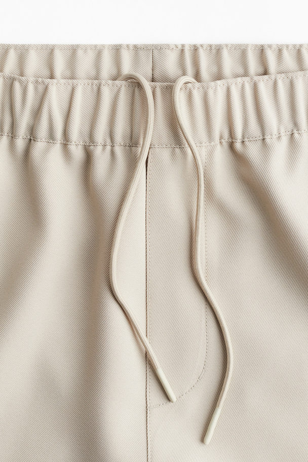 H&M Knielange Shorts in Relaxed Fit Hellbeige