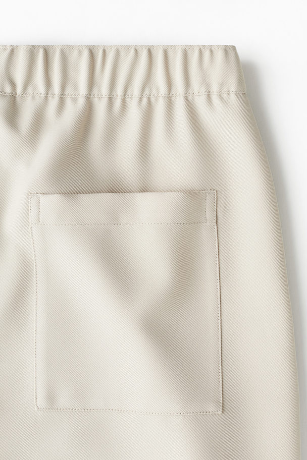 H&M Knielange Shorts in Relaxed Fit Hellbeige