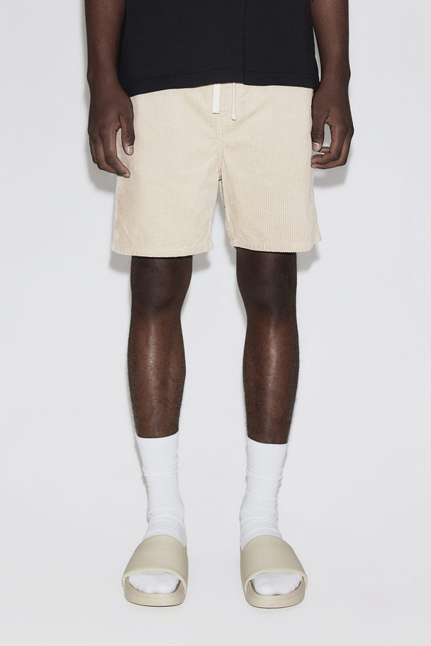 H&M Shorts aus Cord in Regular Fit Hellbeige