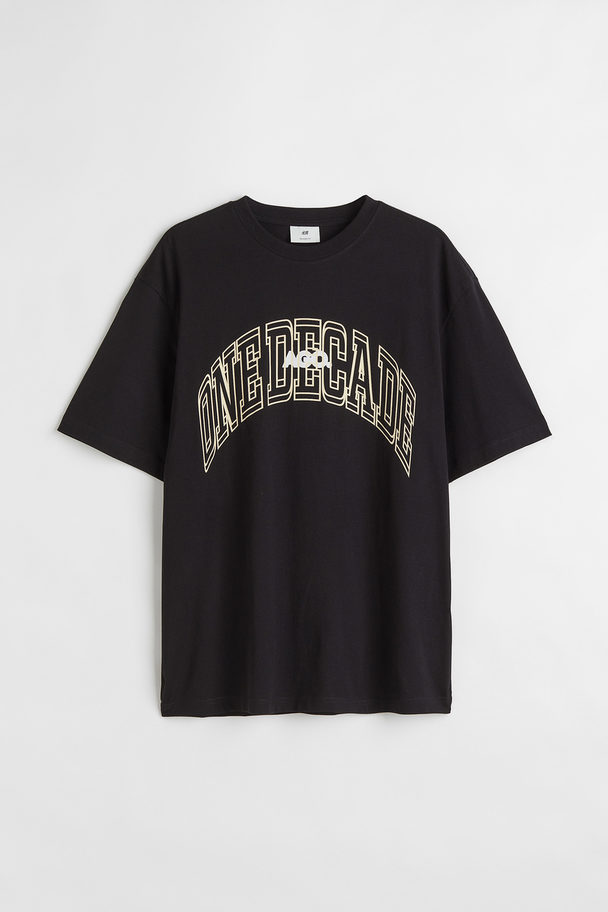 H&M Relaxed Fit Cotton T-shirt Black/one Decade