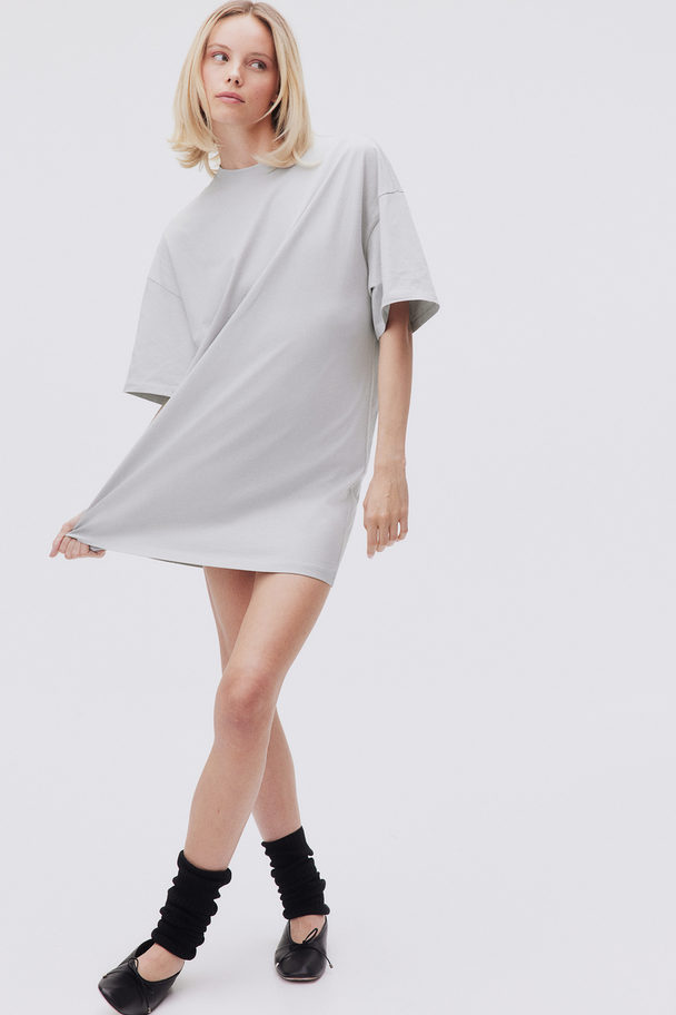 H&M Oversized T-shirtklänning Ljusgrå