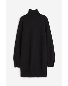 Kleid mit Turtleneck Schwarz