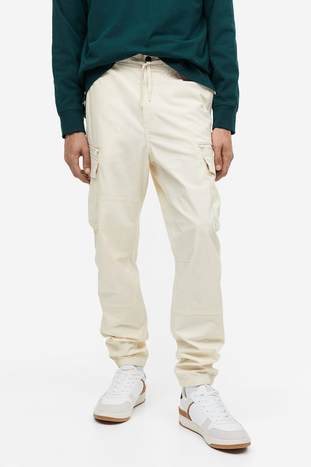 H&M Cargo-Joggpants aus Ripstop in Regular Fit Cremefarben