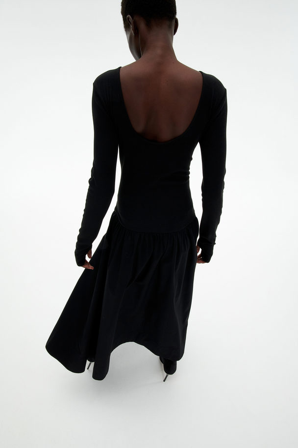 H&M Kleid mit ausgestelltem Rock Schwarz