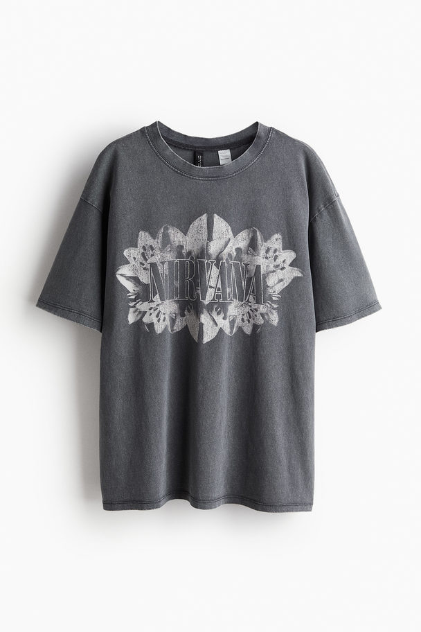 H&M Oversized T-Shirt mit Print Dunkelgrau/Nirvana