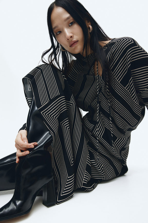 H&M Tapered-waist Dress Black/patterned