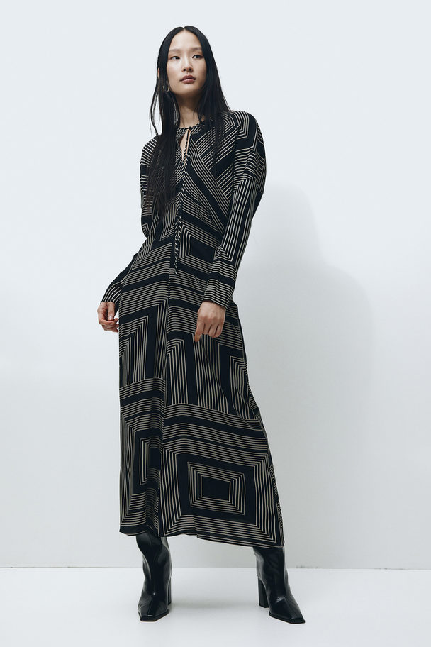 H&M Kleid mit betonter Taille Schwarz/Gemustert