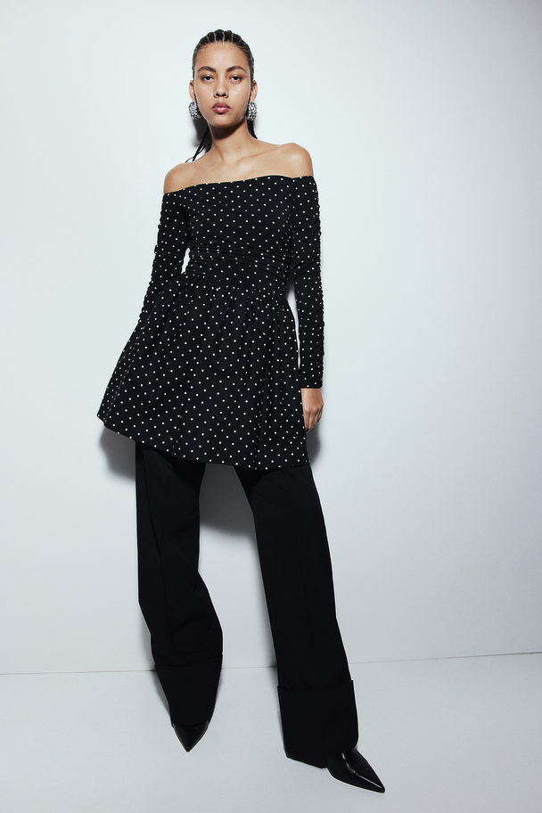H&M Off Shoulder-kjole Med Rynker Sort/prikket