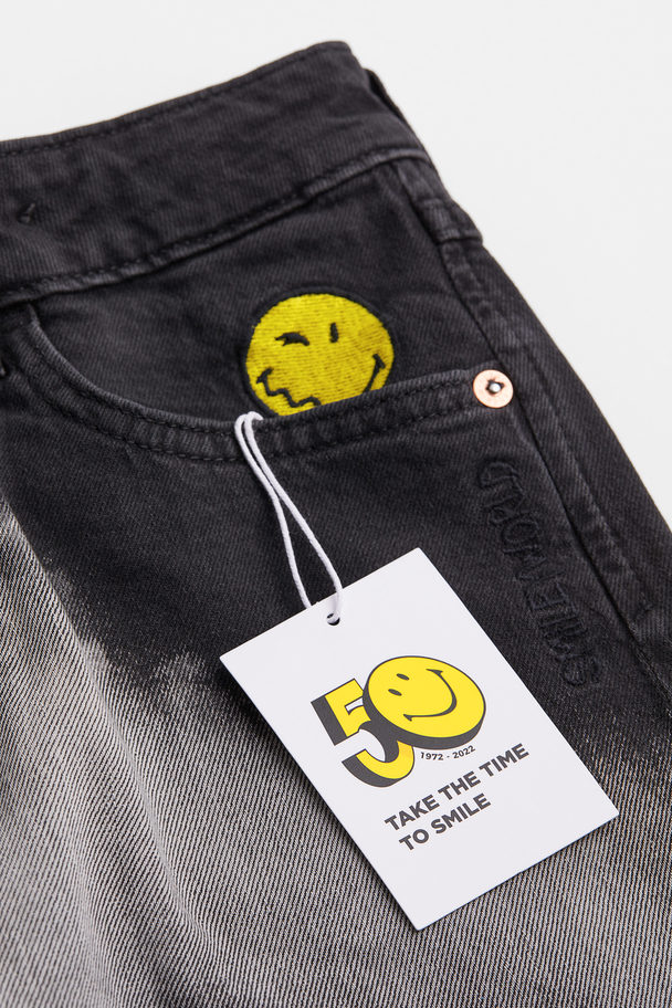 H&M Jeansshorts mit Stickerei Grau/SmileyWorld