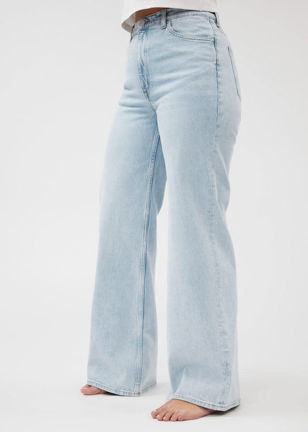 & Other Stories Jeans mit weitem Bein Hellblau