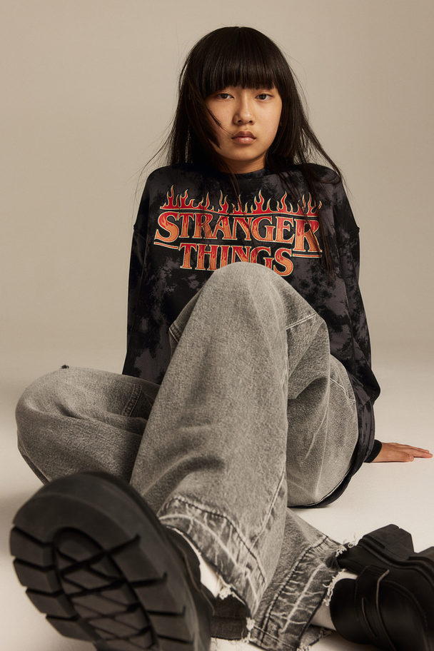 H&M Oversized Sweatshirt Dark Grey/stranger Things