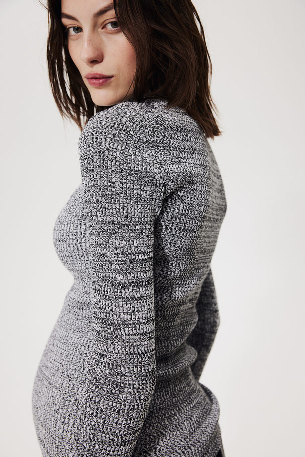 H&M MAMA Gerippter Pullover mit Turtleneck Schwarzmeliert