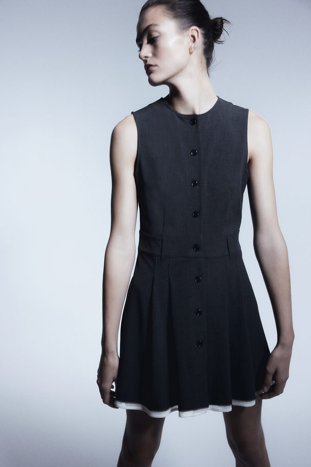 H&M Kleid mit Plisseefalten Dunkelgrau