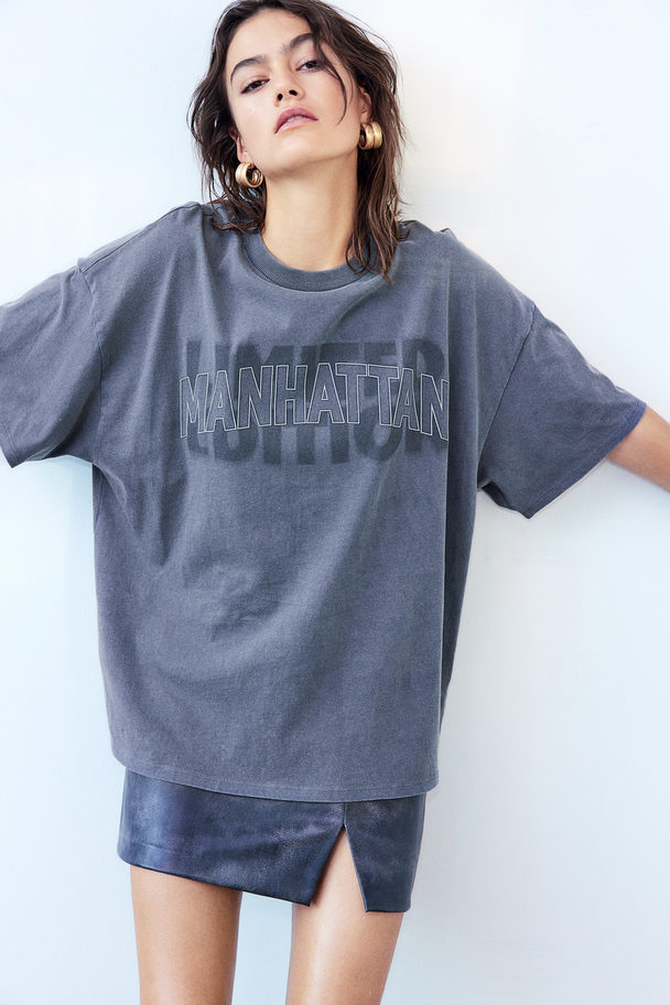 H&M Oversized T-shirt Met Motief Donkergrijs/manhattan