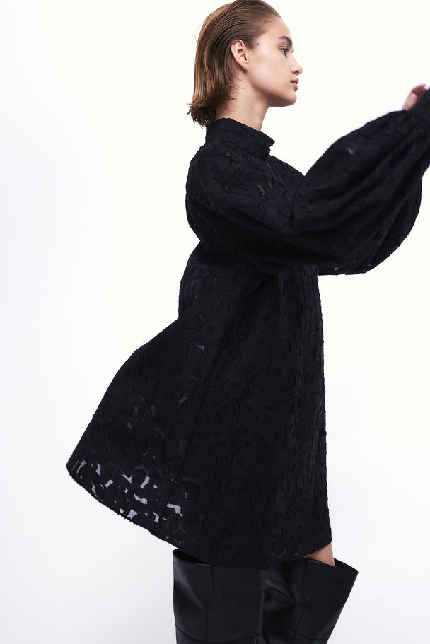 H&M Kleid mit Strukturmuster Schwarz