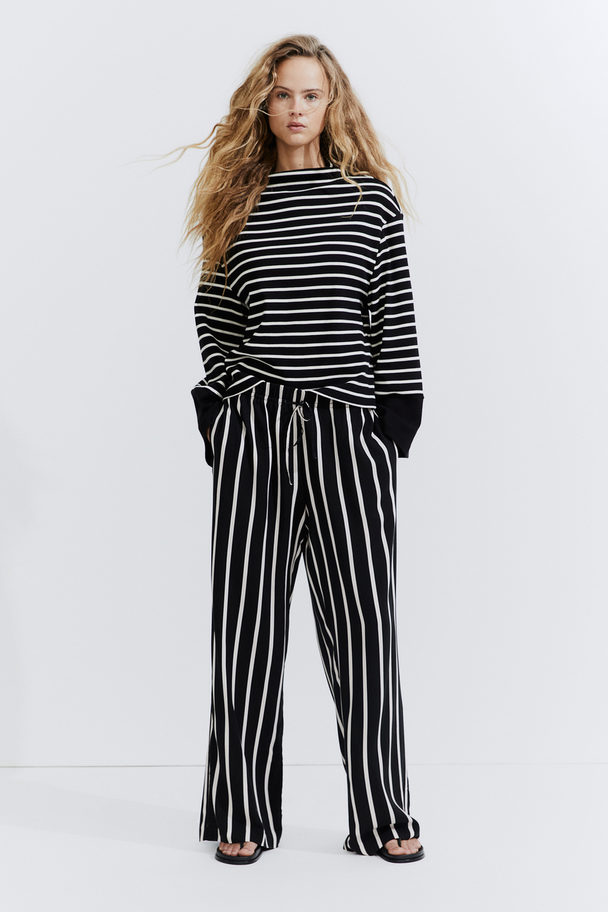 H&M Wide Pull-on Trousers Black/striped