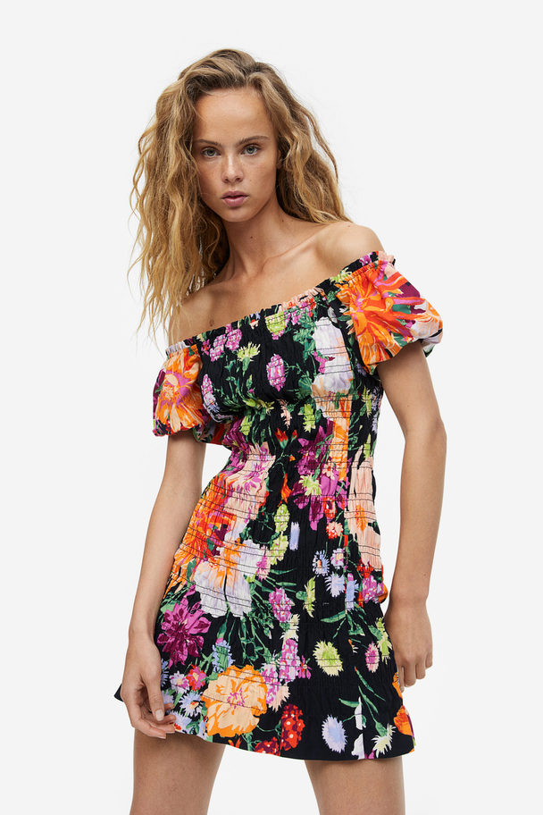 H&M Gesmoktes Off-Shoulder-Kleid Schwarz/Große Blumen