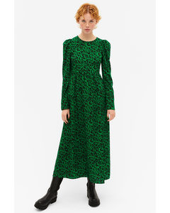 Langärmeliges grünes Kleid mit Leopardenmuster und offener Rückenpartie Grün mit Leopardenprint